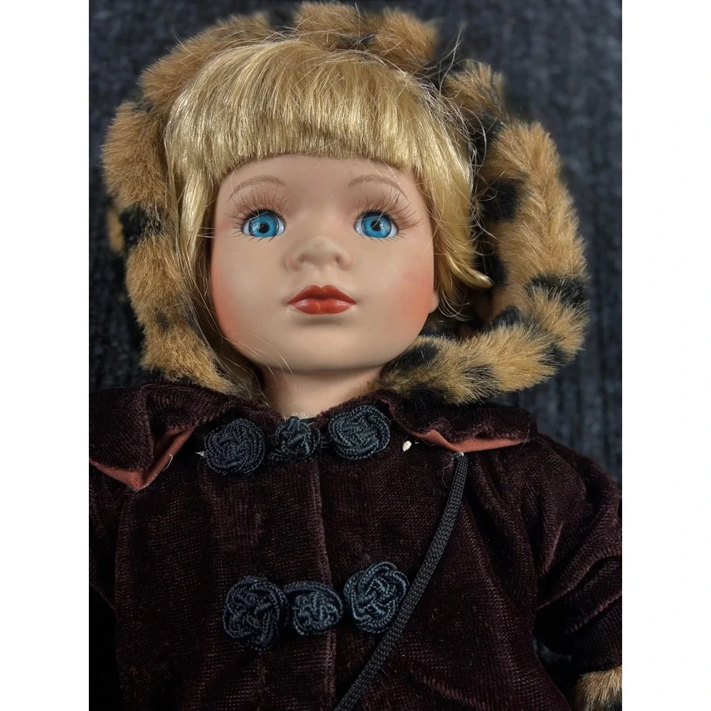 Vintage Porcelain Doll Blonde Blue Eyes Leopard Print‎ Faux Fur Velvet Coat 16in